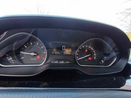 Notranja slika - Peugeot - 2008 1,2 PureTech 82 Style - 5 - Predogledna slika