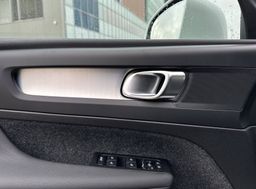 Zunanja slika - Volvo XC40 - B3 P Core AT DCT - 11 - Predogledna slika