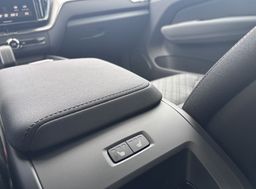 Zunanja slika - Volvo XC60 - B5P  Core AT AWD 3 leta garancije + 3 servisi - 13 - Predogledna slika