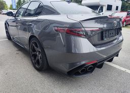 Zunanja slika - Alfa Romeo Giulia - 2.9 V6 Bi-Turbo 510 Quadrifoglio AT8 - 4 - Predogledna slika