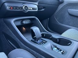 Zunanja slika - Volvo XC40 - B3 P Core AT DCT - 19 - Predogledna slika