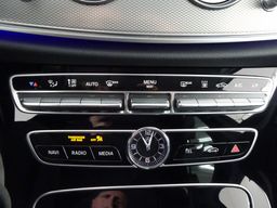 Notranja slika - Mercedes-Benz E-Razred - E 300 2.0 143kW 9G.NEMŠKI.KAMERA.ACC.USNJE - 30 - Predogledna slika