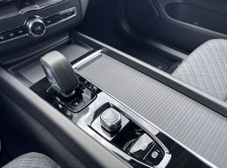 Zunanja slika - Volvo XC60 - B5P  Core AT AWD 3 leta garancije + 3 servisi - 11 - Predogledna slika