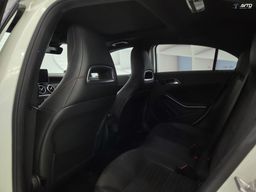 Notranja slika - Mercedes-Benz A-Razred - A 200 d 4MATIC AMG Line Avt. - 13 - Predogledna slika
