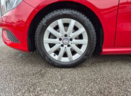 Zunanja slika - Mercedes-Benz A-Razred - STYLE°SLO°BI-XENON°KAMERA°AVT.KLIMA°ALU°BLUETOOTH. - 9 - Predogledna slika