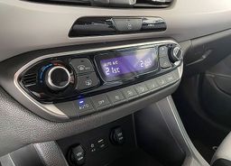 Zunanja slika - Hyundai i30 Wagon - 1.6 CRDI 110 PREMIUM SLOVENSKO POREKLO - 7 - Predogledna slika