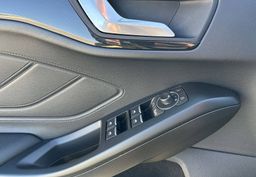 Zunanja slika - Ford Focus - 2.0 ST LED 19 RECARO KAMERA GRETJE SEDEŽEV - 11 - Predogledna slika
