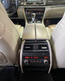 Zunanja slika - BMW Serija 7 - : 750d-xDrive-M OPTIK-NAVIGACIJA-INDIVIDUAL-MEMORY - 17 - Predogledna slika