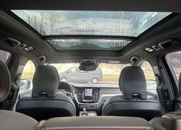 Zunanja slika - Volvo XC60 - B5D AWD AUT R-Design VELIKO DODATNE OPREME - 10 - Predogledna slika