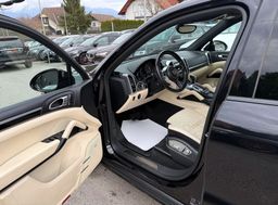 Zunanja slika - Porsche Cayenne - DIESEL 3.0 SLO CHRONO FULL LED ACC PANO ALU21 - 14 - Predogledna slika