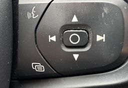 Zunanja slika - Volvo XC40 - D3 AWD Momentum Avt. KAMERA.NAVI.ALU.4X4.TOP - 11 - Predogledna slika