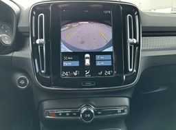 Zunanja slika - Volvo XC40 - T2 AUT Momentum - 19 - Predogledna slika