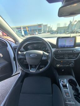 Notranja slika - Ford Focus - 2.0 TDCI 150km avt-FULLED-RADAR-EL.KLJUKA - 11 - Predogledna slika