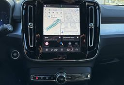 Zunanja slika - Volvo XC40 - B3P Plus Dark Avt - 16 - Predogledna slika