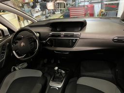 Notranja slika - Citroën C4 - Picasso 1,6 e-HDi Intensive - 8 - Predogledna slika