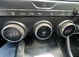 Zunanja slika - Jaguar E-Pace - 2.0 TD4 180 KM 4x4 sam.m. R-Dynamic.KAMERA.LED.NAV - 12 - Predogledna slika