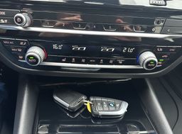 Zunanja slika - BMW Serija 5 - Touring: 530e Touring Avt.4ALU.KAMERA.ACC.LED.NAVI.USNJE - 13 - Predogledna slika