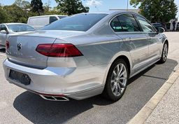 Zunanja slika - VW Passat - 2.0 TDI R-Line 110kW - ODLIČEN - SLOVENSKI - 3 - Predogledna slika