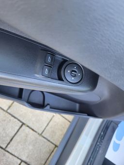 Zunanja slika - Ford Tourneo - 1.0 ac-tempomat-pdc-el.paket-bluethoot.... - 9 - Predogledna slika