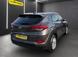 Zunanja slika - Hyundai Tucson - 1.6 GDI 1.LASTNIK SLO VOZILO TEMPOMAT PDC KAMERA - 6 - Predogledna slika