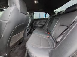 Zunanja slika - Jaguar XE - R-Sport 2.0 180 AVTOMATIK + SERVISNA ZGODOVINA - 8 - Predogledna slika