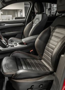 Zunanja slika - Alfa Romeo Stelvio - COMPETIZIONE-Q4-VIRTUAL-NAVI-KEYLESS-RADAR-HK-21C - 12 - Predogledna slika