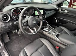 Zunanja slika - Alfa Romeo Giulia - 2.0 Turbo 280 Q4 Ti  - AVTOMATIK - SAMO 18.000KM - 8 - Predogledna slika