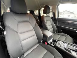 Notranja slika - Mazda CX-5 - CD150 Revolution Avt. - 11 - Predogledna slika