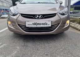 Zunanja slika - Hyundai Elantra - 1.6 CVVT STYLE ZELO LEPO OHRANJENO VOZILO - 2 - Predogledna slika