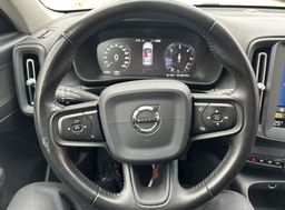 Zunanja slika - Volvo XC40 - D3 A AWD Momentum KAMERA.NAVI.ALU.4X4.TOP - 15 - Predogledna slika