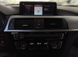 Zunanja slika - BMW Serija 3 - Touring: 318i AVT M SPORT-LED-USNJE-ŠPORTNI SEDEŽI-VIRTU - 13 - Predogledna slika