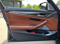 Zunanja slika - BMW Serija 5 - Touring: 530d M PAKET LED NAVI PDC KAMERA PANO RADAR TOP - 13 - Predogledna slika