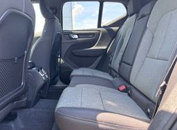 Zunanja slika - Volvo XC40 - B3  P  163hp Core 3 leta garancije + 3 servisi - 8 - Predogledna slika