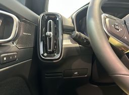 Zunanja slika - Volvo XC40 - B4 P Ultra Black Edition 3 leta garancije + 3 serv - 15 - Predogledna slika