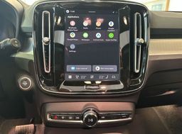 Zunanja slika - Volvo XC40 - B4 P Ultra Black Edition 3 leta garancije + 3 serv - 20 - Predogledna slika