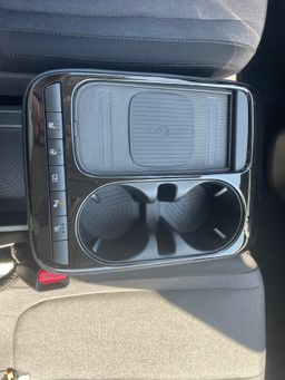 Notranja slika - Hyundai Ioniq 5 - (84 kWh) PREMIUM / topl. črpalka, el. kljuke - 8 - Predogledna slika