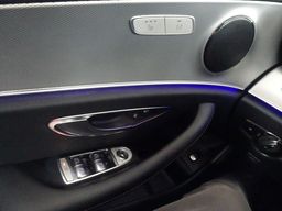 Notranja slika - Mercedes-Benz E-Razred - E 300 2.0 143kW 9G.NEMŠKI.KAMERA.ACC.USNJE - 31 - Predogledna slika