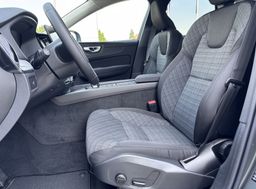 Zunanja slika - Volvo XC60 - B5P  Core AT AWD 3 leta garancije + 3 servisi - 7 - Predogledna slika