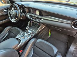 Notranja slika - Alfa Romeo Stelvio - Q4 2,2 Diesel 210 Veloce Ti - 8 - Predogledna slika