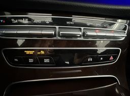 Zunanja slika - Mercedes-Benz E-Razred - E 400 d 4MATIC.KAMERA.USNJE.ACC.ZRAČ.VZMETENJE.LE - 11 - Predogledna slika