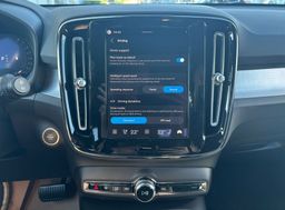 Zunanja slika - Volvo XC40 - B3  P  163hp Core 3 leta garancije + 3 servisi - 14 - Predogledna slika