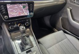 Zunanja slika - Škoda Superb - SLO-NAVIGACIJA-VIRTUAL-MEMORY-RADAR-ALU19-KAMERA - 10 - Predogledna slika