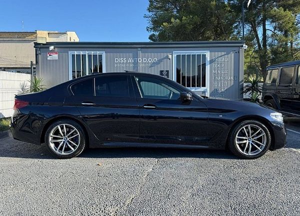 Predogledna slika - BMW serija 5: 520d X-DRIVE M-PAKET SOFTCLOSE-USNJE -HEADUP-AMB..