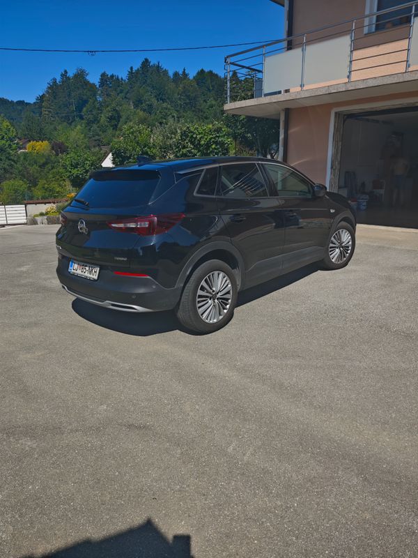 Predogledna slika - Opel Grandland X 1,2 Turbo Innovation Start/Stop