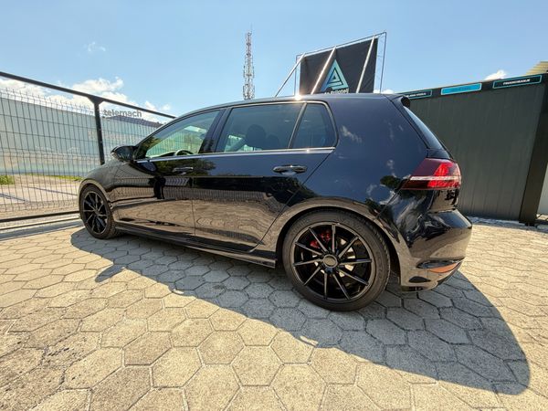 Predogledna slika - VW Golf 1.6 TDI BMT R-Line