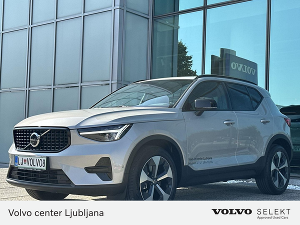 Predogledna slika - Volvo XC40 B3  P  Plus Dark AT FWD DCT...