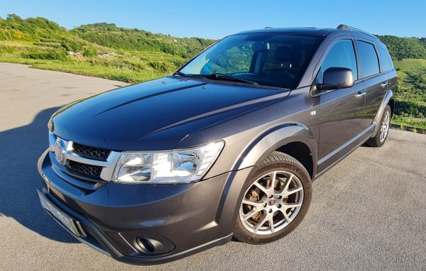 Predogledna slika - Fiat Freemont 4x4 2,0 Multijet Lounge Avt.