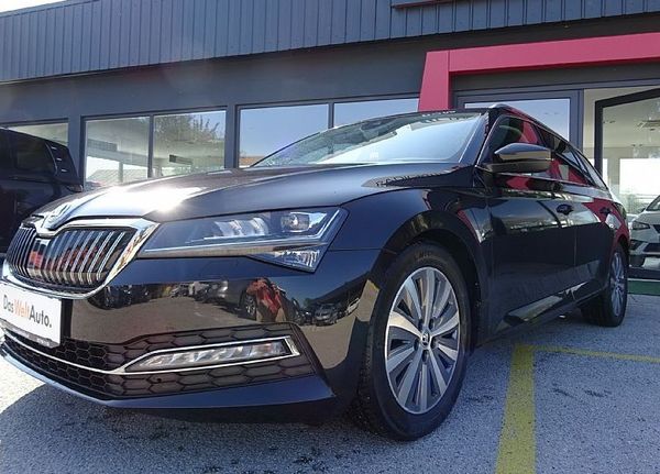 Predogledna slika - Škoda Superb 2.0 TDI DSG STYLE Combi 150KM-VLEČNA KLJUKA-