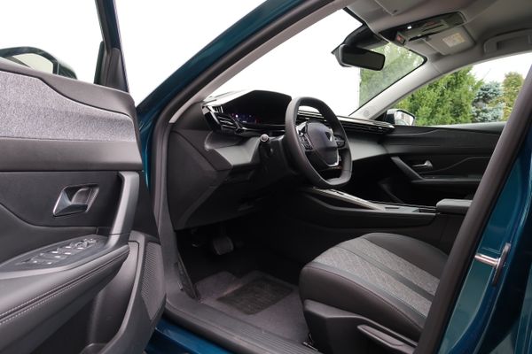 Predogledna slika - Peugeot 408 ALLURE PACK 1.2 PureTech 130 EAT8
