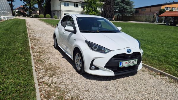 Predogledna slika - Toyota Yaris Hybrid 1,5 VVT-i Sol Avt.